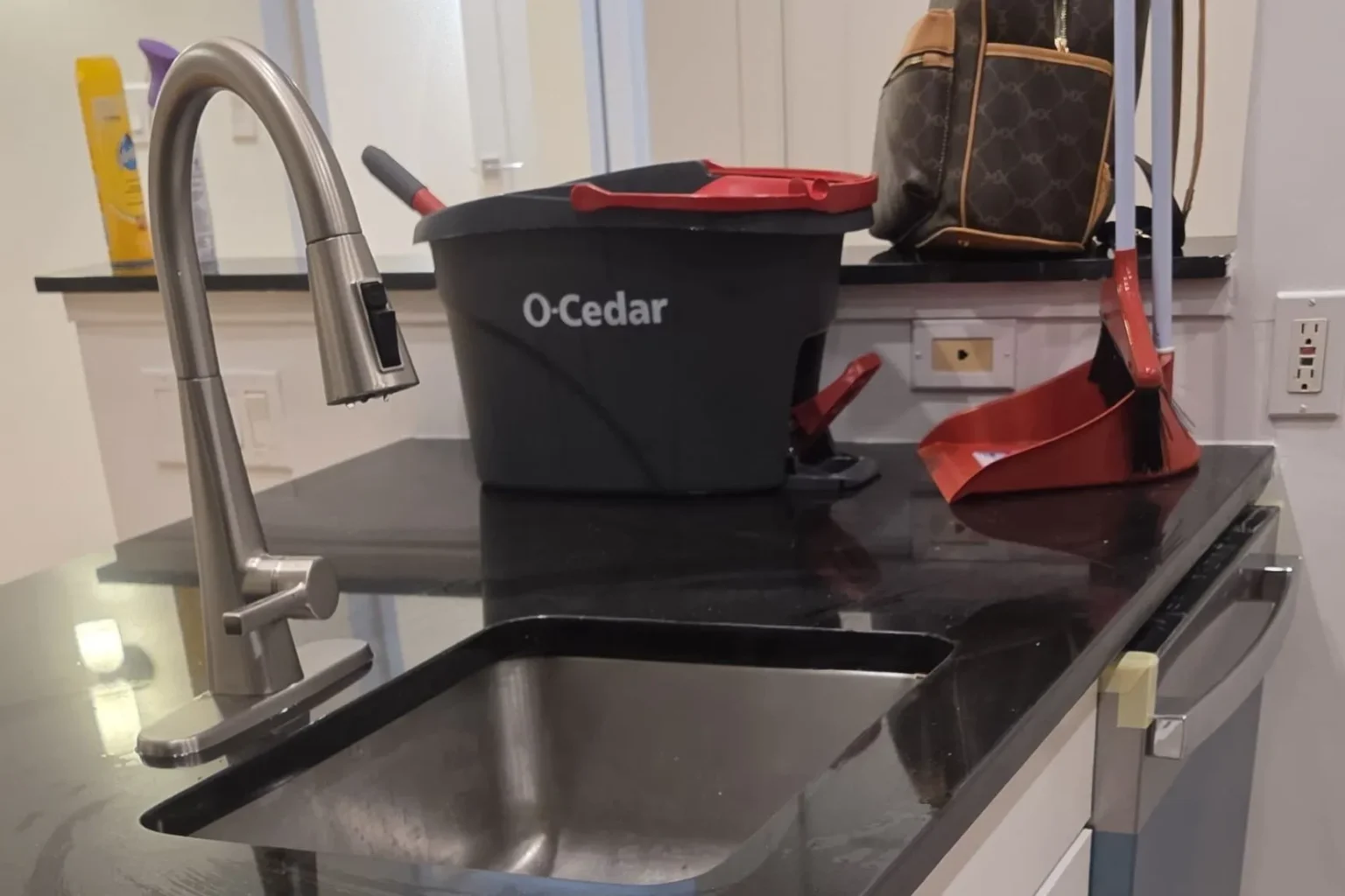 Kitchen deep cleaning and degreasing
